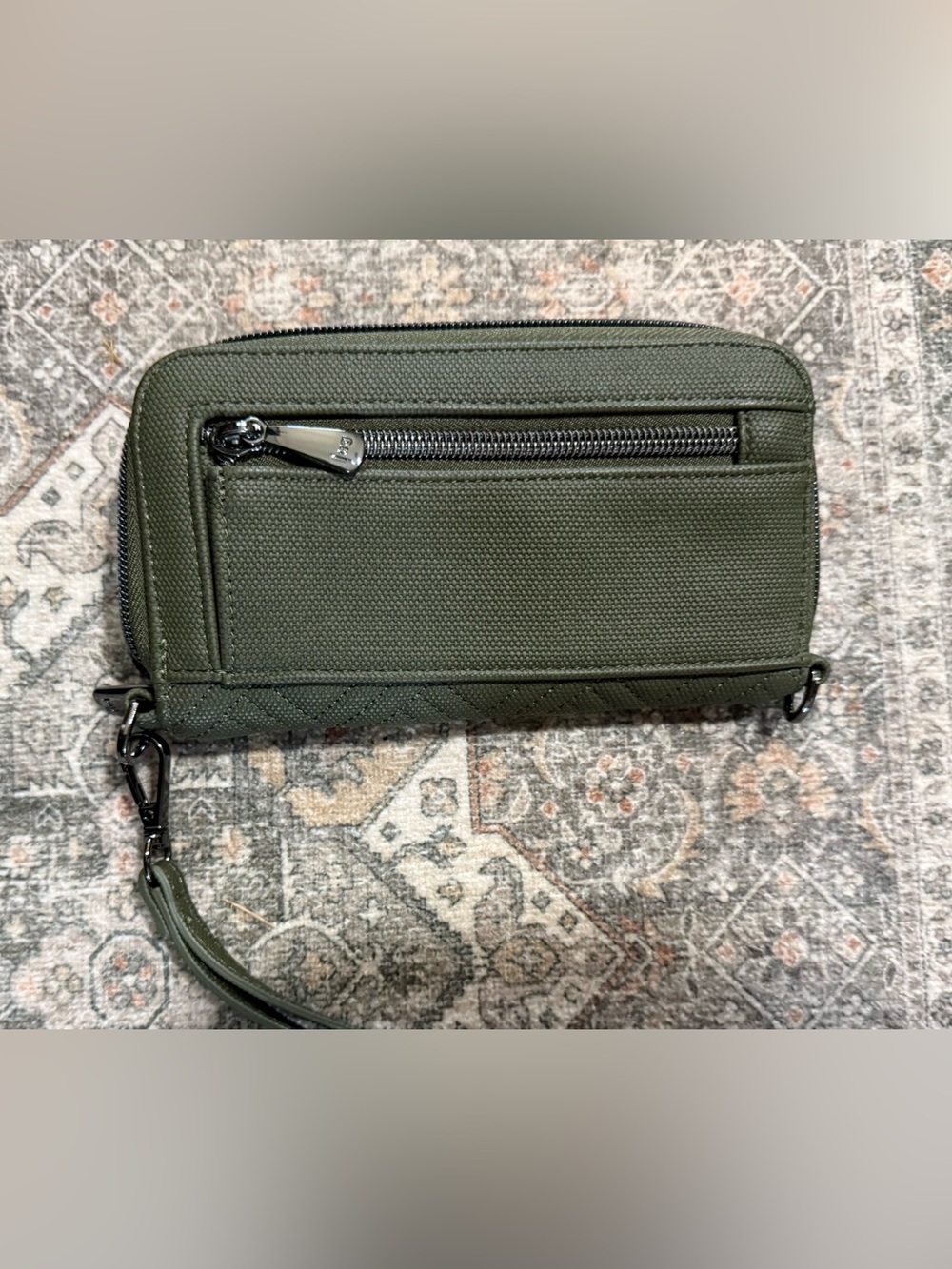 EUC Lug Quilted Zip-Around Wallet - Olive - Picture 4 of 4